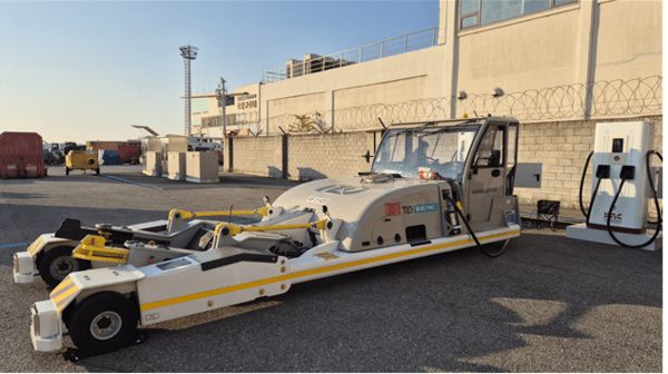 한국공항공사, 국내 최초 지상 조업 장비 전기차와 충전기 설치